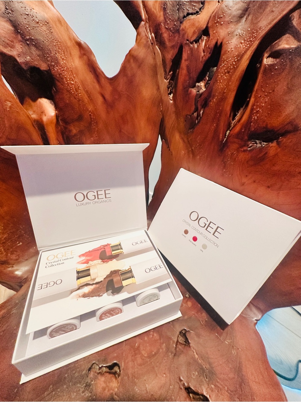 NWT OGEE Luxury Organics CRYSTAL CONTOUR COLLECTION
Sculpted Face Sticks 👄 💅 💃🏼